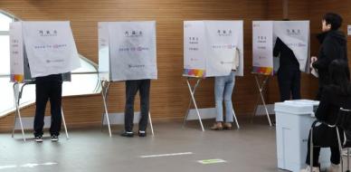 4·10 총선 사전투표, 첫날 12시 투표율 6.56%…전남 10% 돌파