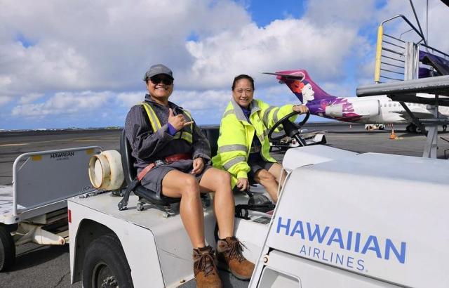 하와이안항공 화물 담당 직원들 사진하와이안항공