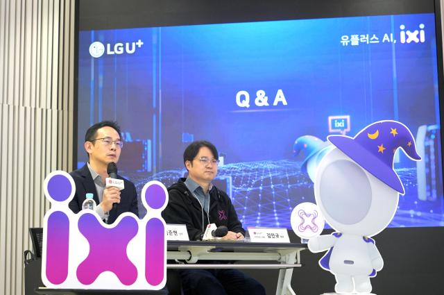 8일 오전 진행된 AI 테크브리핑에서 성준현 LG유플러스 AI·데이터프로덕트 담당상무 왼쪽과 김민규 AI 에이전트 상품팀장이 질문에 답하고 있는 모습 LG유플러스