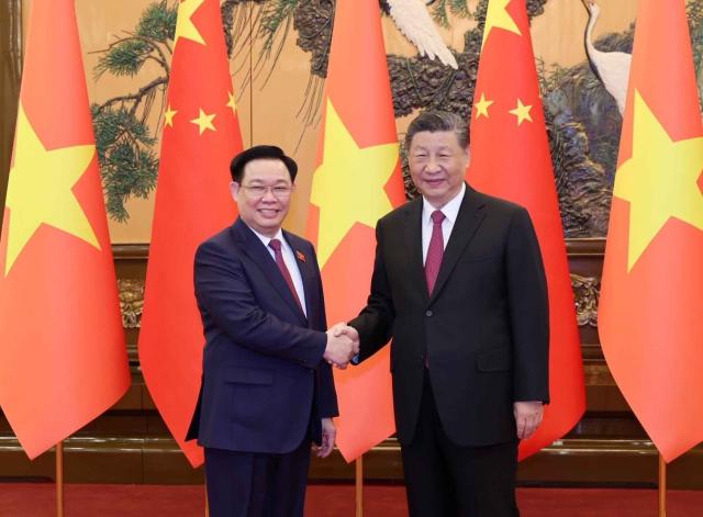 4월 8일 베이징에서 만난 시진핑 주석과 브엉 딘 후에 베트남 국회의장 사진베트남통신사