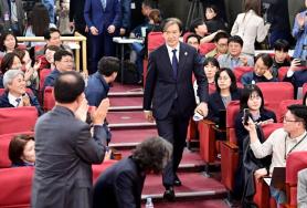 Opposition Democratic Party set for landslide victory in S. Koreas parliamentary elections