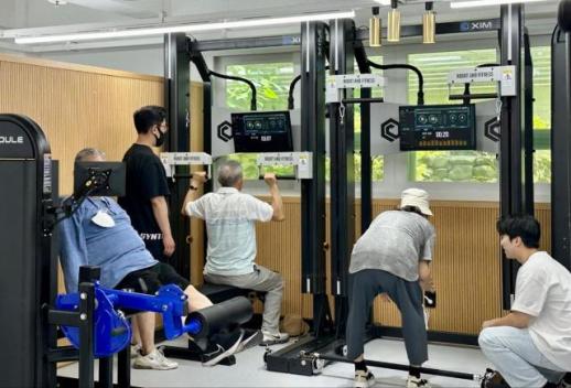 Smart fitness center will open in Seoul for elderly residents