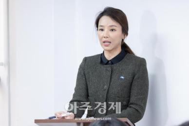 [포토] 파란불꽃선대위 해단식 사회보는 강미정 조국혁신당 대변인