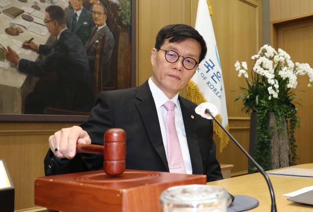 韓銀、10会合連続で基準金利を3.5％に据え置き···「不安定な物価の影響」