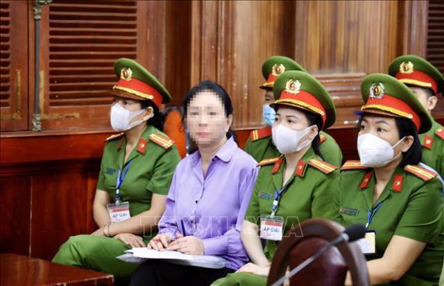 3월 22일 재판에 출석한 쯔엉 미 란 회장 사진베트남통신사