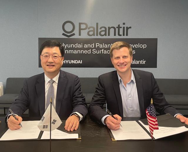 Ju Won-ho Representative of HD Hyundai Heavy Industries Special Shipbuilding Division left and Ryan Taylor CEO of Palantir take a commemorative photo at the signing ceremony of the MOU for the development of unmanned surface vessels held at Palantirs office in Washington DC USA Courtesy of HD Hyundai 