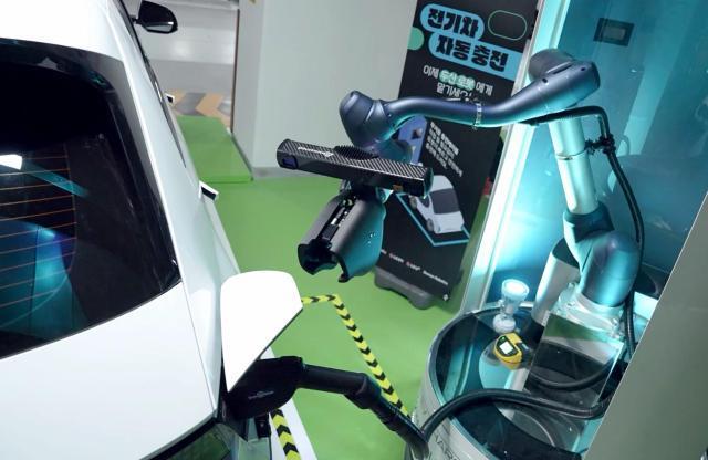 斗山ロボティクス、協同ロボットを活用した電気自動車自動充電ソリューションをテスト運営