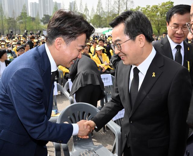 이준석, 박영선 총리·양정철 비서실장 보도에 文아바타…끔찍 혼종