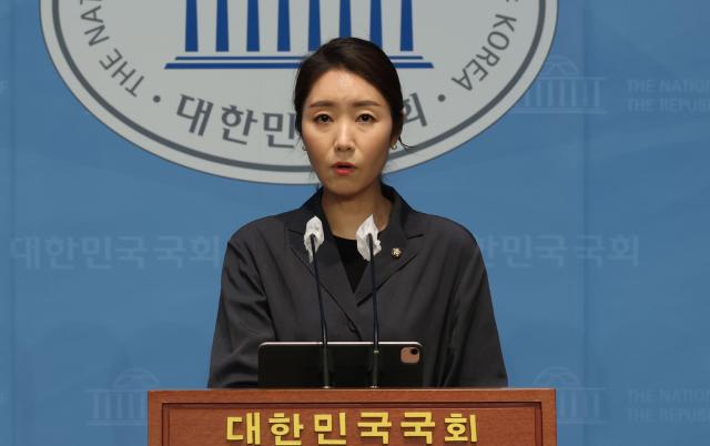 브리핑하는 강선우 더불어민주당 대변인 사진연합뉴스