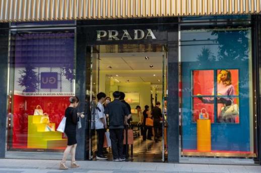 [ASIA Biz] 34년만의 역사적 엔저에 비행기값 건진다 日 명품 원정 쇼핑 절정