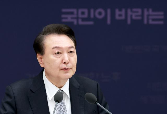 4日，在首尔龙山总统室，韩国总统尹锡悦在民生讨论会上发言。【图片提供 韩联社】