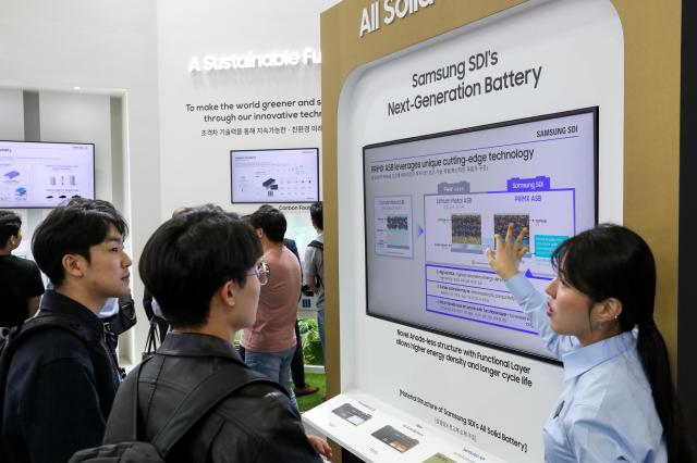 A staff member explains Samsung SDIs electric vehicle batteries to visitors at EVS37 at COEX in Seoul on April 24 2024 AJU PRESS Kim Dong-woo