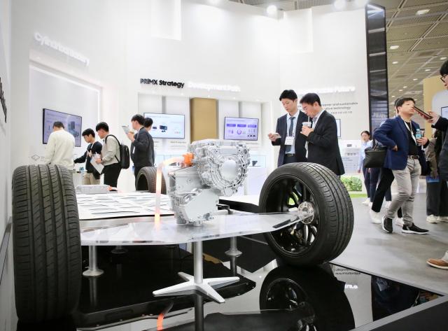 Visitors explore Samsung SDIs cell-to-pack system at its booth at EVS37 at COEX in Seoul on April 24 2024 AJU PRESS Han Jun-gu