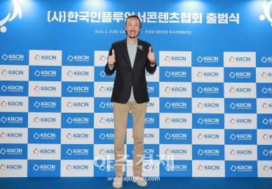 [포토] 한기범, 한국인플루언서콘텐츠협회 출범 축하합니다!