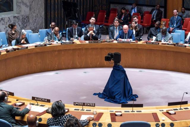 24일현지시간 바실리 네벤지아 유엔 주재 러시아 대사가 유엔 안보리 회의에서 발언하는 모습 사진AP 연합뉴스