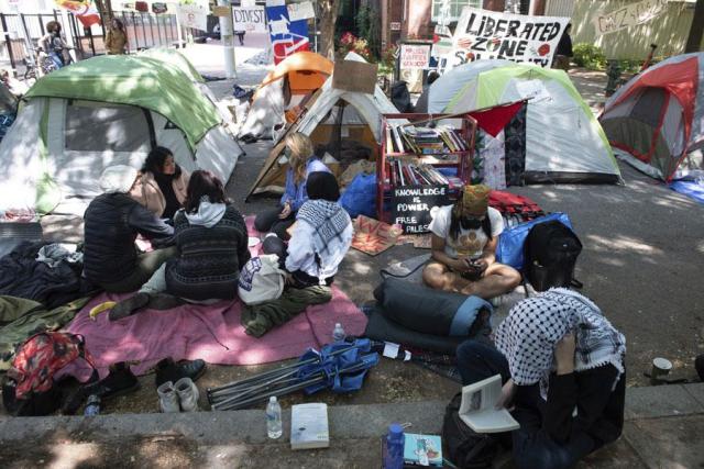 Students protest the Israel-Hamas war at George Washington University in Washington on April 28 2024 Protests and encampments have sprung up on college and university campuses across the country to protest the war AP-Yonhap