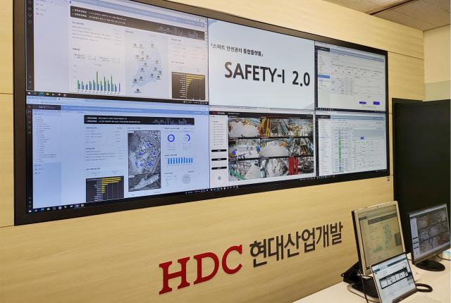 HDC현대산업개발이 스마트 안전 플랫폼인 SAFETY-I 20을 새롭게 오픈하고 본격적으로 활용 중이다 사진HDC현대산업개발