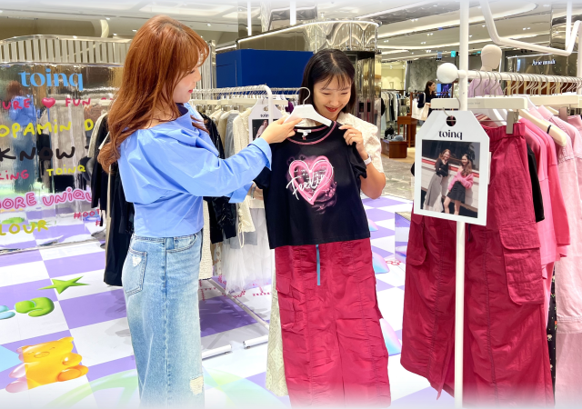 신세계 센텀시티는 Gen-Z젠지 고객을 위해 온라인 여성복 브랜드 ‘toinq토잉크’를 5월 1일까지 4층 뉴컨템포러리에서 선보인다 사진신세계 센텀시티