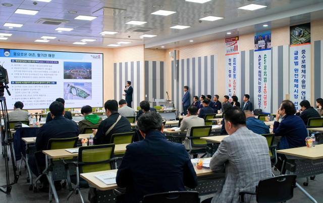 예병원 경주시 농림축산해양국장이 30일 시청 대회의실에서 언론 브리핑을 진행하고 있다 사진경주시