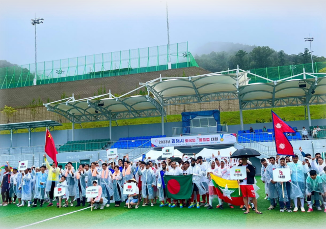 경남에서 첫 번째 전국 아홉 번째로 등록 외국인이 많은 김해시가 인구대책의 관점에서 이들의 안정적인 정착을 돕기 위한 고삐를 죈다
사진김해시