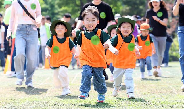 调查：韩国小朋友认为幸福标准为“和睦的家庭”