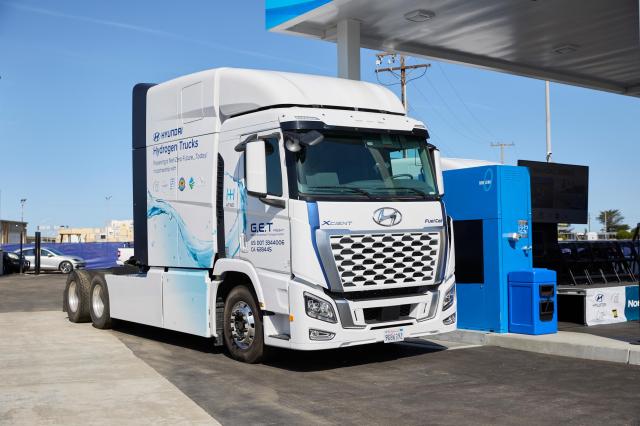 ‘캘리포니아 항만 친환경 트럭 도입 프로젝트NorCAL ZERO’의 일환으로 캘리포니아 항만 물류 운송에 투입된 현대차 엑시언트 수소전기트럭XCIENT Fuel Cell