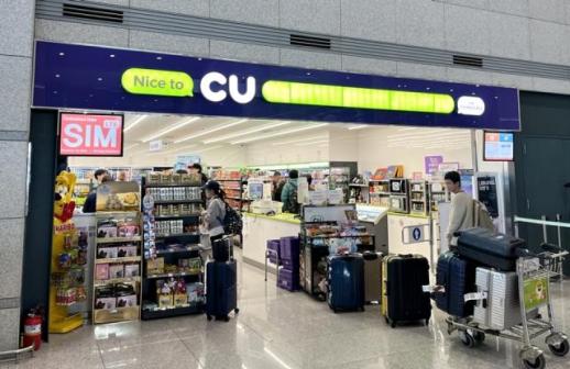 Khách nước ngoài giúp thúc đẩy doanh thu các cửa hàng tiện lợi tại Hàn Quốc