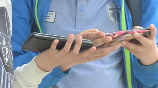 韩国中小学生幸福指数低至45分 六成放学后独自靠手机度日