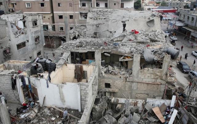 이스라엘 공습으로 무너진 가자지구 라파의 건물 사진로이터·연합뉴스