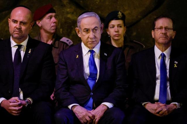 베냐민 네타냐후 이스라엘 총리가 6일현지시간 예루사람에서 홀로코스트 추모 행사에 참석한 모습 사진로이터 연합뉴스