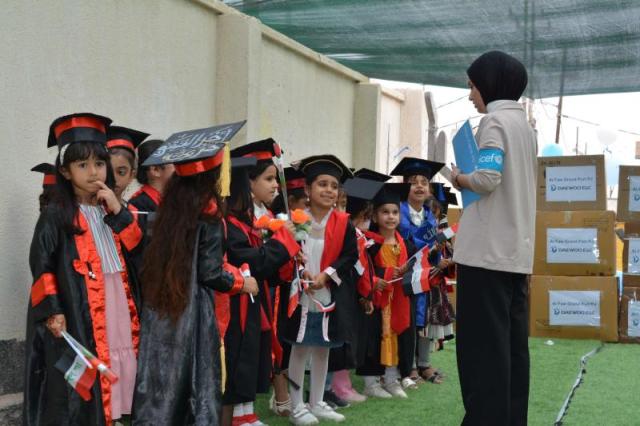이라크 Al FAW ECE의 첫 번째 교육 수료 아이들을 위한 졸업식을 진행하고 있다 사진대우건설