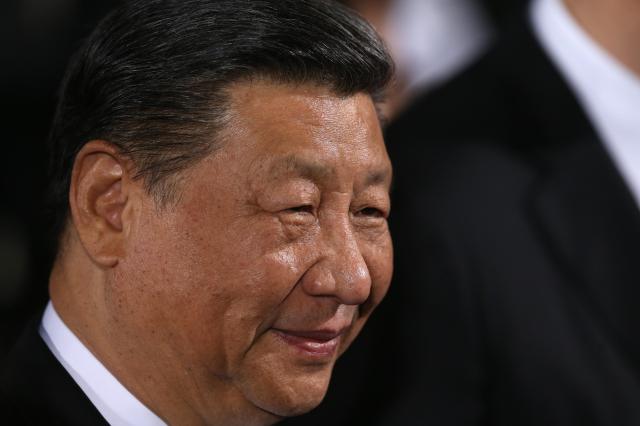 7일현지시간 유럽을 순방중인 시진핑 중국 국가주석이 세르비아에 도착해 미소짓고 있다 사진EPA연합뉴스
