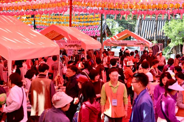 Mirae-seum Bazaar held at Jogyesa in Jongno Seoul on May 8 2024 The three-day bazaar running from May 8 to 10 aims to raise funds for university student support programs AJU PRESS Han Jun-gu