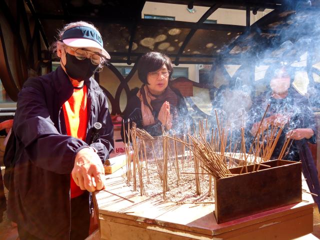 A passerby burns incense the Jogyesa in Jongno Seoul May 8 2024  A week before the Buddhas birthday Jogyesa prepare the lotus lanterns and other events AJU PRESS Kim Dong-woo