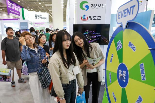 A visitor takes part in a hands-on event at The 39th Seoul International Travel Fair at COEX in Seoul on May 9 2024 AJU PRESS Kim Dong-woo