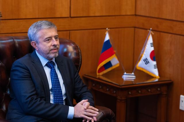 Russian Ambassador to South Korea Georgy Zinoviev talks during an interview with Aju Press at the Russian Embassy in central Seoul on May 3 AJU PRESS Park Jong-hyeok