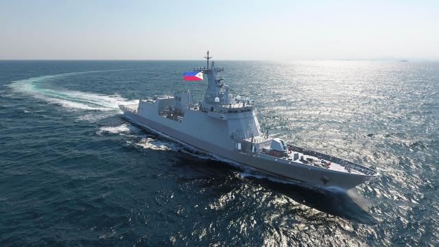 HD현대중공업이 2020년 필리핀 해군에 인도한 호위함인 ’호세리잘함‘의 운항 모습 사진HD현대중공업
