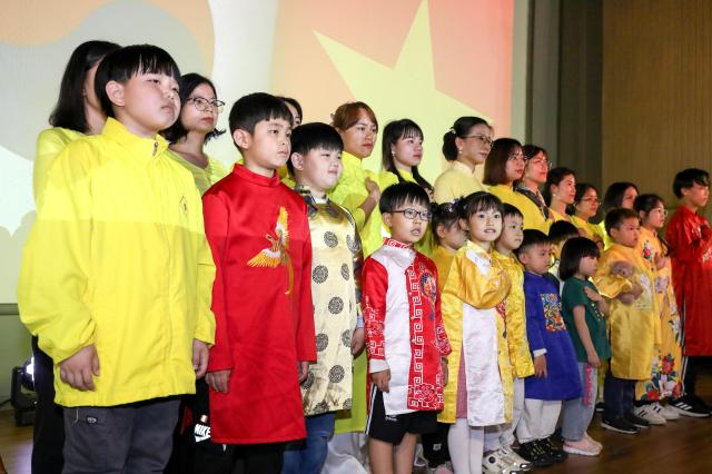 영상: 한국에서 베트남의 전설적인 창립자들을 기억하다