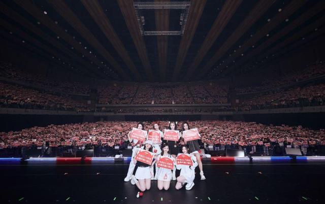 지난 11일 일본 도쿄 아리아케 아레나에서 열린 YG엔터테인먼트 걸그룹 베이비몬스터의 팬 콘서트 모습사진YG엔터테인먼트