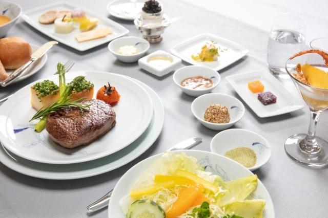 大韓航空、Global Traveler選定「最高のファーストクラス機内食」に選定