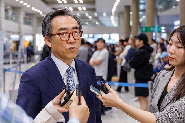 韩国外长赵兑烈结束中国访问回到韩国