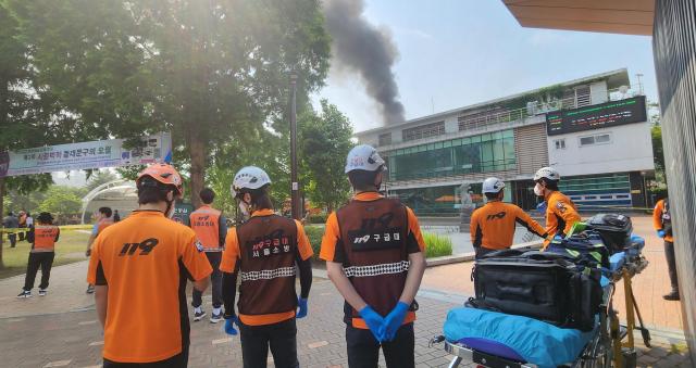 용두동 환경자원센터서 화재....용두역 4번 출구 폐쇄