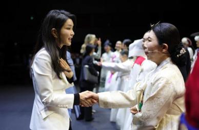 김건희 여사, 캄보디아 총리 공식 오찬 참석…5개월 만에 공개 행보
