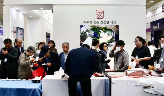 Visitors line up for a tuna tasting event at the Seoul Seafood Show at COEX on May 16 2024 AJU PRESS Han Jun-gu