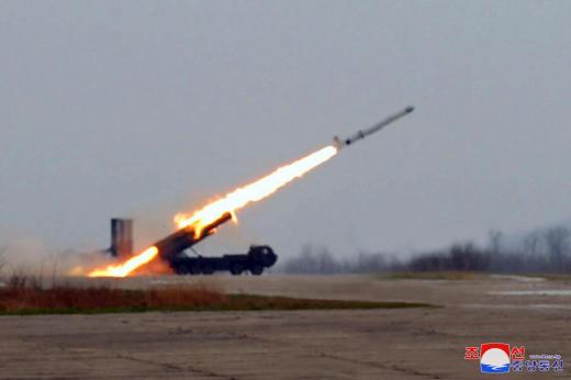 朝鲜向东部海域发射弹道导弹