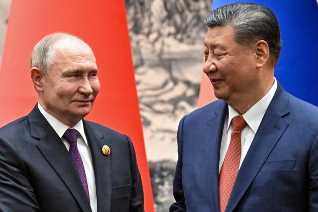 라디미르 푸틴왼쪽 러시아 대통령과 시진핑 중국 국가 주석이 16일 중국 베이징에서 정상회담했다 사진AP연합뉴스