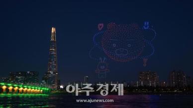 [포토] 서울 밤하늘에 나타난 카카오 라이언