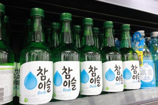 [기원상의 팩트체크] 소주서 경유 냄새?...하이트진로 참이슬, 제조 과정 이상 없었다