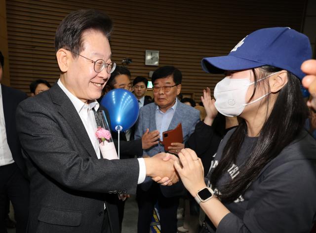 이재명 더불어민주당 대표가 18일 오후 광주 서구 김대중컨벤션센터에서 열린 당원과 함께-민주당이 합니다 호남편 행사에 참석하고 있다 사진연합뉴스