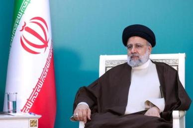 이란 대통령, 외무장관 동승한 헬기 추락 후 실종...수색 중